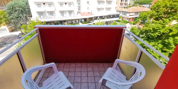 Hotel u pláže mezi Rimini a Ravennou: v ceně bazén a polopenze nebo plná penze