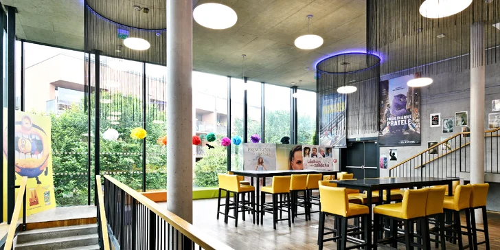 Vstup do bazénu a brunch ve volnočasovém centru v Říčanech pro 1 osobu, dvojici i rodinu