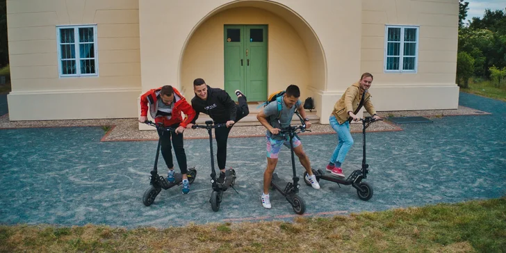 Pronájem jedné nebo čtyř elektrických koloběžek na celý den vč. nabíječky a helmy, dojezd 50 km
