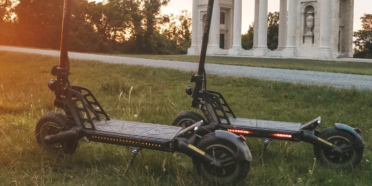 Pronájem jedné nebo čtyř elektrických koloběžek na celý den vč. nabíječky a helmy, dojezd 50 km
