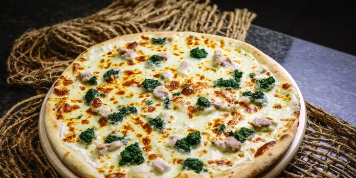 Pizza o ⌀ 40 cm nebo burger s hranolky a nápoj dle výběru pro 1 nebo 2