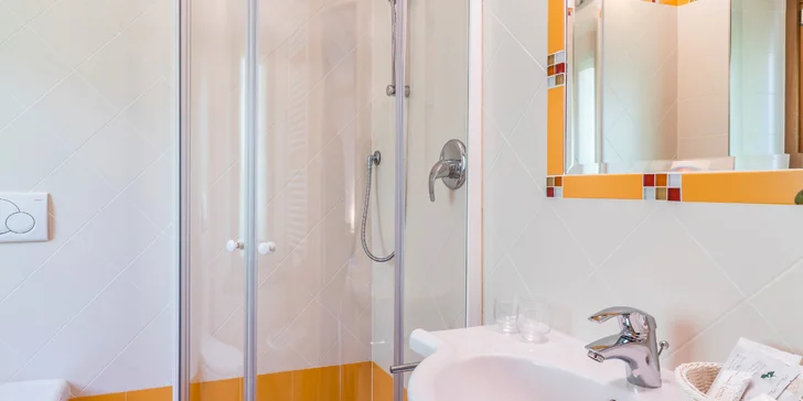 Lyžování i wellness v italských Alpách: hotel v obci Ravascletto, snídaně či polopenze i 28 km sjezdovek