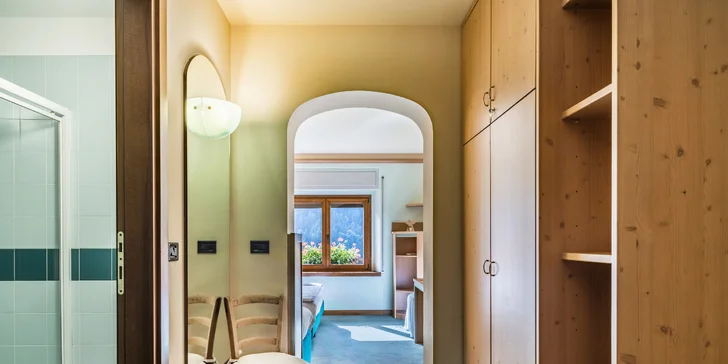 Lyžování i wellness v italských Alpách: hotel v obci Ravascletto, snídaně či polopenze i 28 km sjezdovek