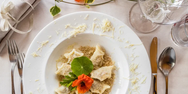 Lyžování i wellness v italských Alpách: hotel v obci Ravascletto, snídaně či polopenze i 28 km sjezdovek