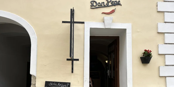 Kousek pizzy a domácí limonáda dle výběru v centru Písku: sýrová i šunková