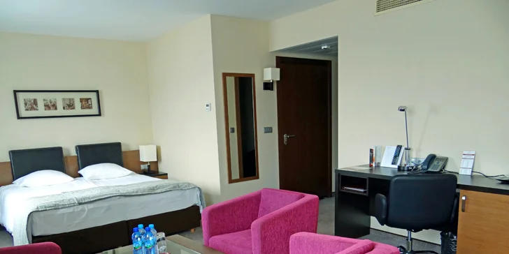 Moderní hotel v centru města Bielsko-Biała blízko u vlakového nádraží: snídaně i polopenze