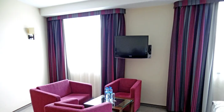 Moderní hotel v centru města Bielsko-Biała blízko u vlakového nádraží: snídaně i polopenze
