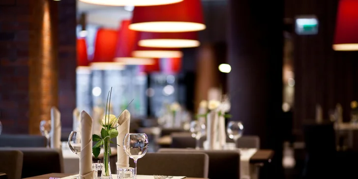 Moderní hotel v centru města Bielsko-Biała blízko u vlakového nádraží: snídaně i polopenze