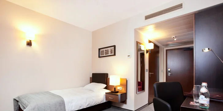 Moderní hotel v centru města Bielsko-Biała blízko u vlakového nádraží: snídaně i polopenze