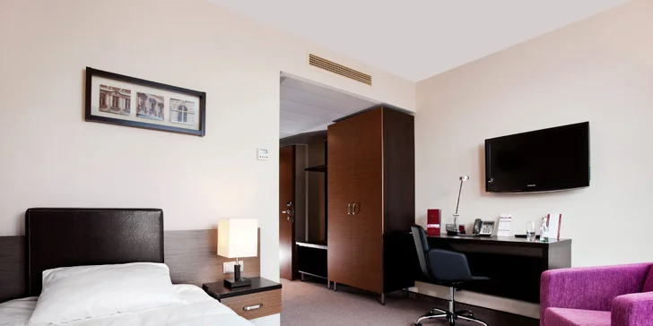Moderní hotel v centru města Bielsko-Biała blízko u vlakového nádraží: snídaně i polopenze