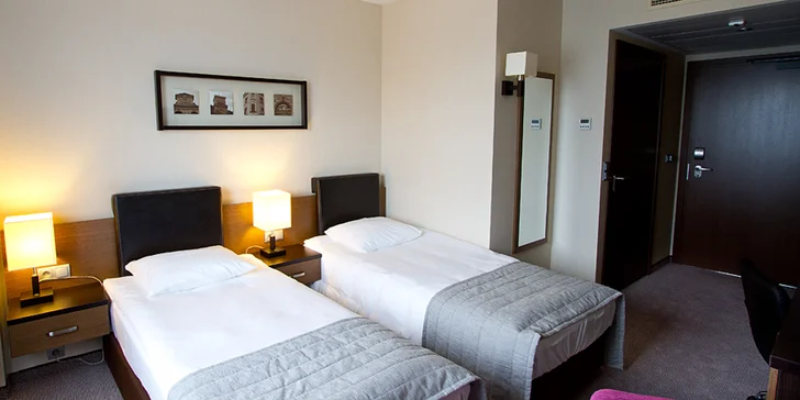 Moderní hotel v centru města Bielsko-Biała blízko u vlakového nádraží: snídaně i polopenze