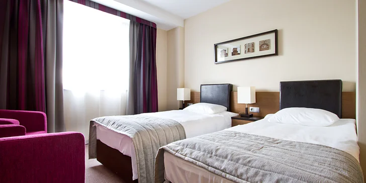 Moderní hotel v centru města Bielsko-Biała blízko u vlakového nádraží: snídaně i polopenze