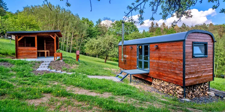 Netradiční ubytování v luxusně vybaveném včelíně s apiterapií jako bonus: možnost rybolovu, minibar