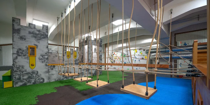 Vstupy pro nové zákazníky na boulderingovou stěnu Hudy Boulder Karlín: pro děti, studenty i dospělé