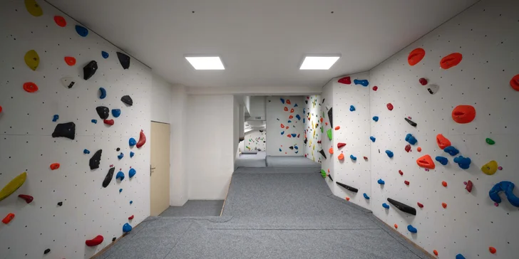 Vstupy pro nové zákazníky na boulderingovou stěnu Hudy Boulder Karlín: pro děti, studenty i dospělé