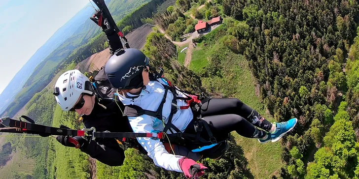 Tandemový paragliding: adrenalinový termický let v Beskydech pro 1 osobu