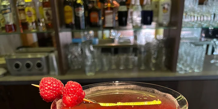 Alkoholický koktejl nebo maxi kýbl podle výběru: s vodkou, rumem i tequilou