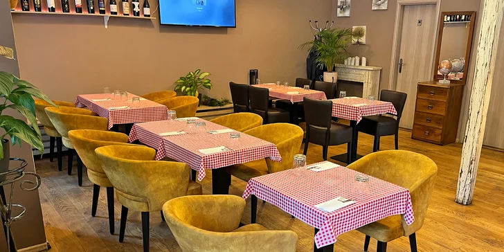 Těstoviny nebo pizza dle výběru v italské restauraci s výhledem na Petřín