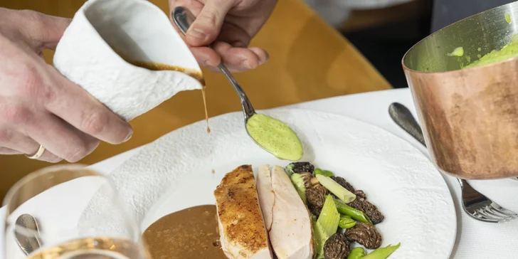 Dárkové poukazy do restaurace Seasons v hotelu Hilton Prague v hodnotě 1000 až 2000 Kč