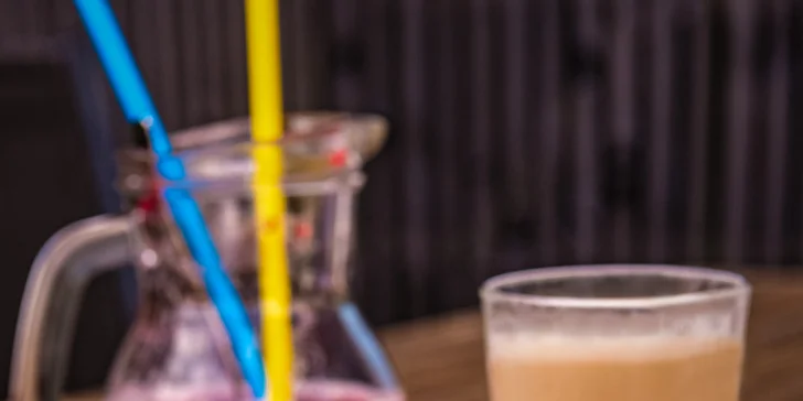 Vstup do bazénu a brunch ve volnočasovém centru v Říčanech pro 1 osobu, dvojici i rodinu