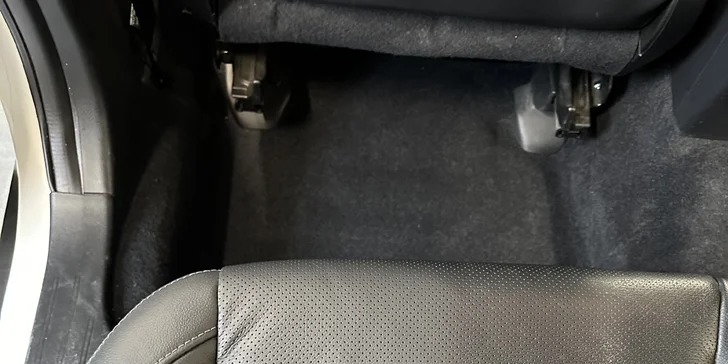 Mytí exteriéru, čištění interiéru i keramická ochrana
