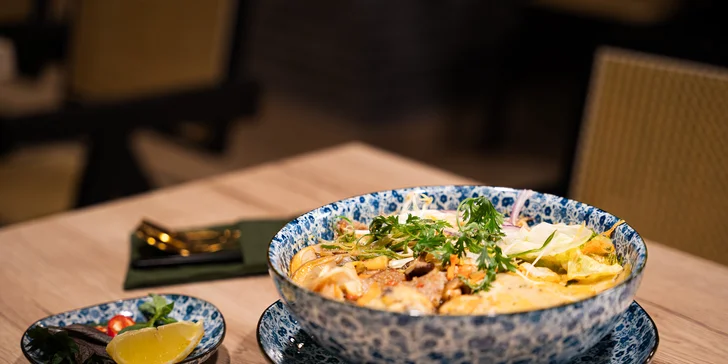 Vouchery na 500-1500 Kč do vegan asijské restaurace jako z pohádky: sushi, bún chả, burgery i krásný zážitek