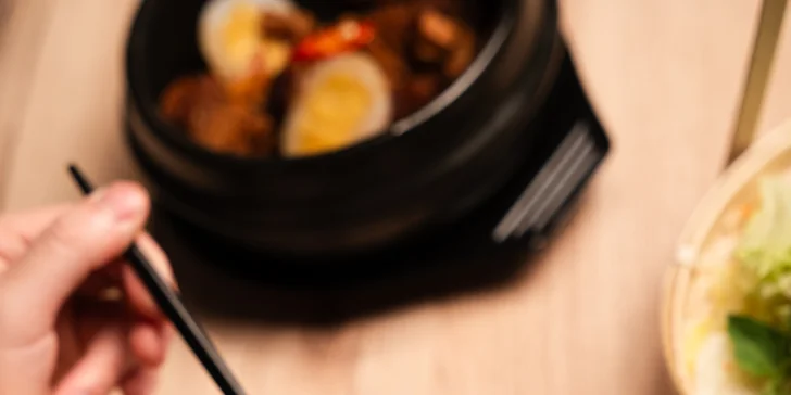 Vouchery na 300-1500 Kč do vegan asijské restaurace: sushi, bún chả, burgery i krásný zážitek
