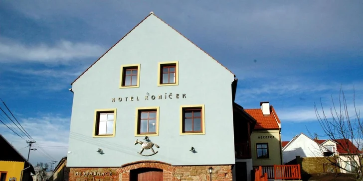 Stylový hotel na jižní Moravě se snídaní, degustační večeří i lahví vína