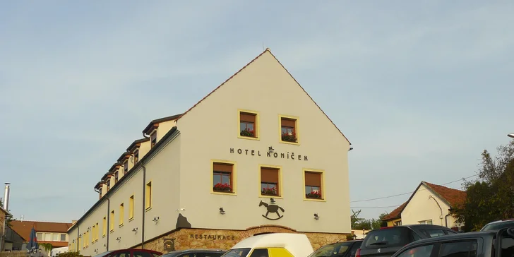 Stylový hotel na jižní Moravě se snídaní, degustační večeří i lahví vína