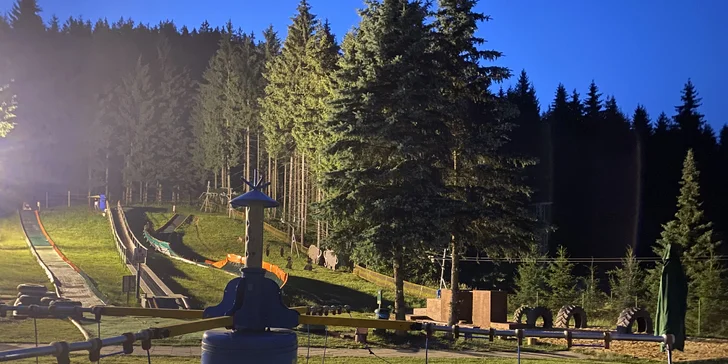 Vstup do Dětského letního parku i rodinný zážitkový večer s lanovkou a špekáčky na Bílé