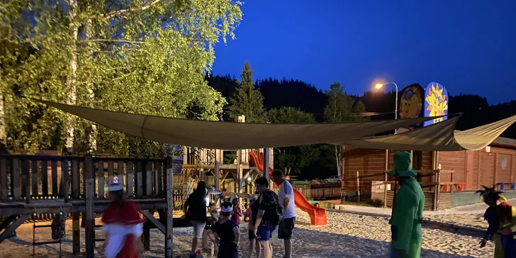 Vstup do Dětského letního parku i rodinný zážitkový večer s lanovkou a špekáčky na Bílé