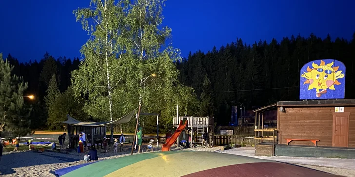 Vstup do Dětského letního parku i rodinný zážitkový večer s lanovkou a špekáčky na Bílé