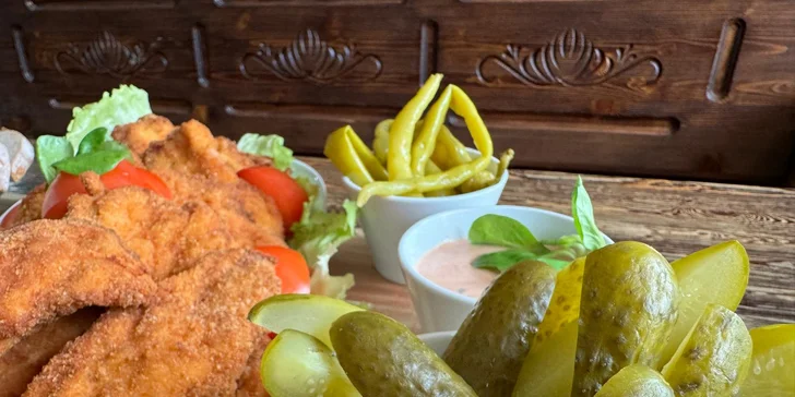 Mix řízků o váze 1 či 2 kg, chleba, zelenina a omáčky v Parlamentu