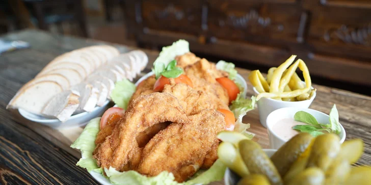 Mix řízků o váze 1 či 2 kg, chleba, zelenina a omáčky v Parlamentu