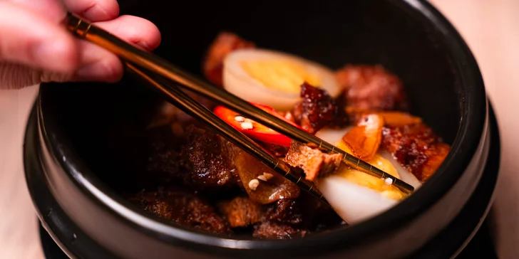 Vouchery na 300-1500 Kč do vegan asijské restaurace: sushi, bún chả, burgery i krásný zážitek