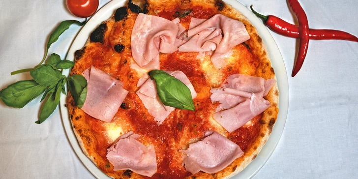Těstoviny nebo pizza dle výběru v italské restauraci s výhledem na Petřín