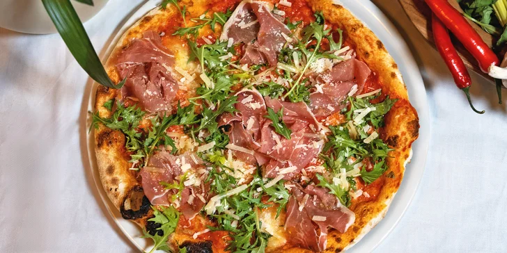 Těstoviny nebo pizza dle výběru v italské restauraci s výhledem na Petřín