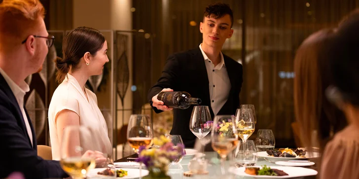 Dárkové poukazy do restaurace Seasons v hotelu Hilton Prague v hodnotě 1000 až 2000 Kč
