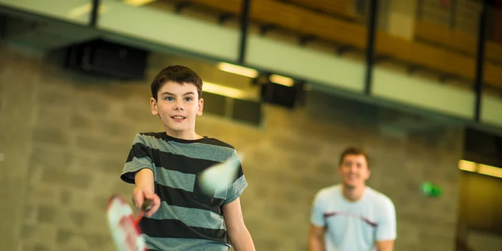 Kino nebo hodina badmintonu a brunch ve volnočasovém centru: pro 1 osobu, dvojici i rodinu