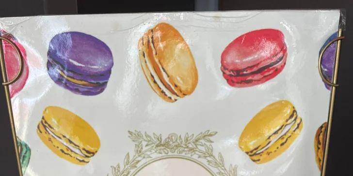 Velká zmrzlinová makronka a káva nebo limonáda pro 1 či 2 osoby