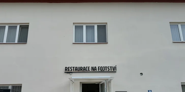 500 nebo 1000 g řízků, pečivo, zelenina, omáčky i 2 velká piva
