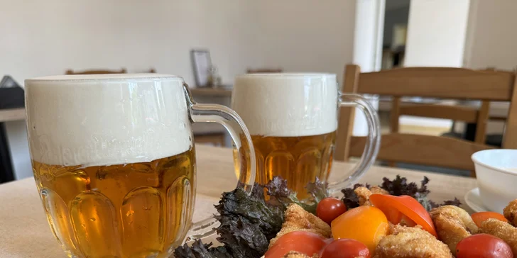500 nebo 1000 g řízků, pečivo, zelenina, omáčky i 2 velká piva