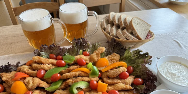 500 nebo 1000 g řízků, pečivo, zelenina, omáčky i 2 velká piva