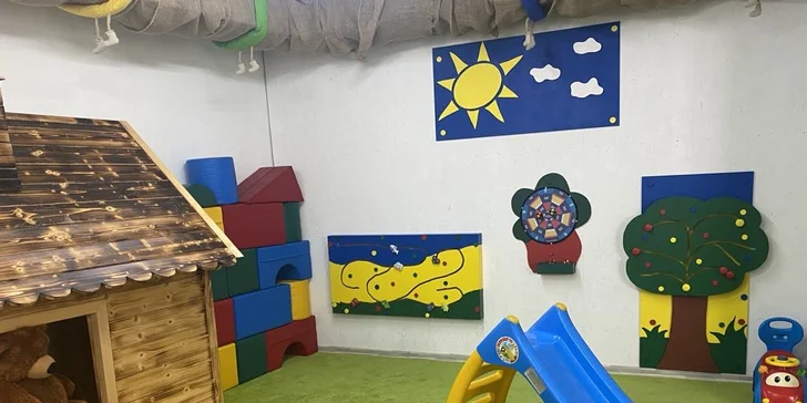 Neomezený vstup pro dítě do dětské herny a kavárny Chaloupka: dospělí zdarma