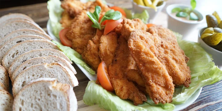 Mix řízků o váze 1 či 2 kg, chleba, zelenina a omáčky v Parlamentu