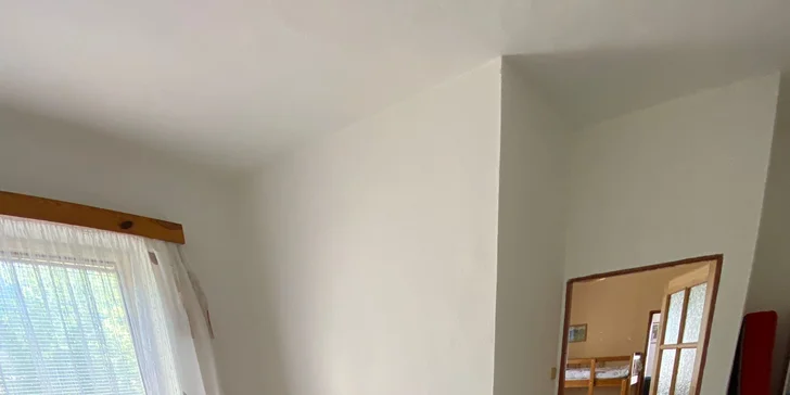 Vybavené apartmány u Hejnic v Jizerských horách až pro 8 osob, zahrada s potokem