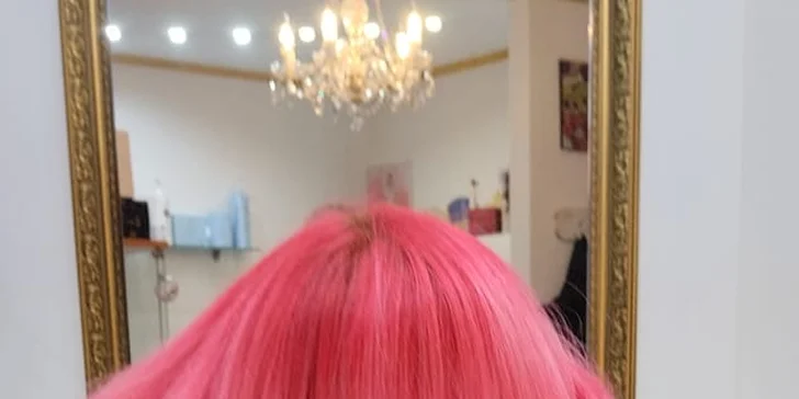 Kadeřnický wellness balíček pro všechny délky vlasů: střih, masáž i foukaná, 90 minut