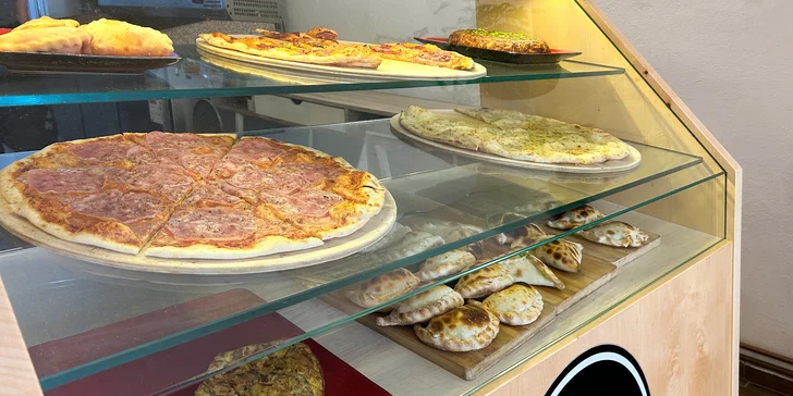 Kousek pizzy a domácí limonáda dle výběru v centru Písku: sýrová i šunková