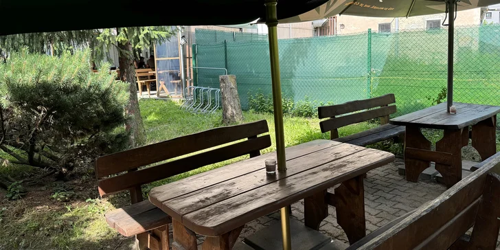 500 nebo 1000 g řízků, pečivo, zelenina, omáčky i 2 velká piva