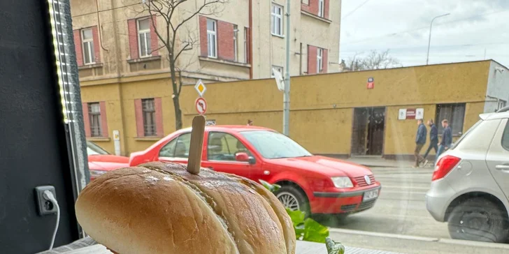 Hovězí burger, vepřová BBQ žebra či jídlo dle výběru vč. přílohy pro 1-2 os.